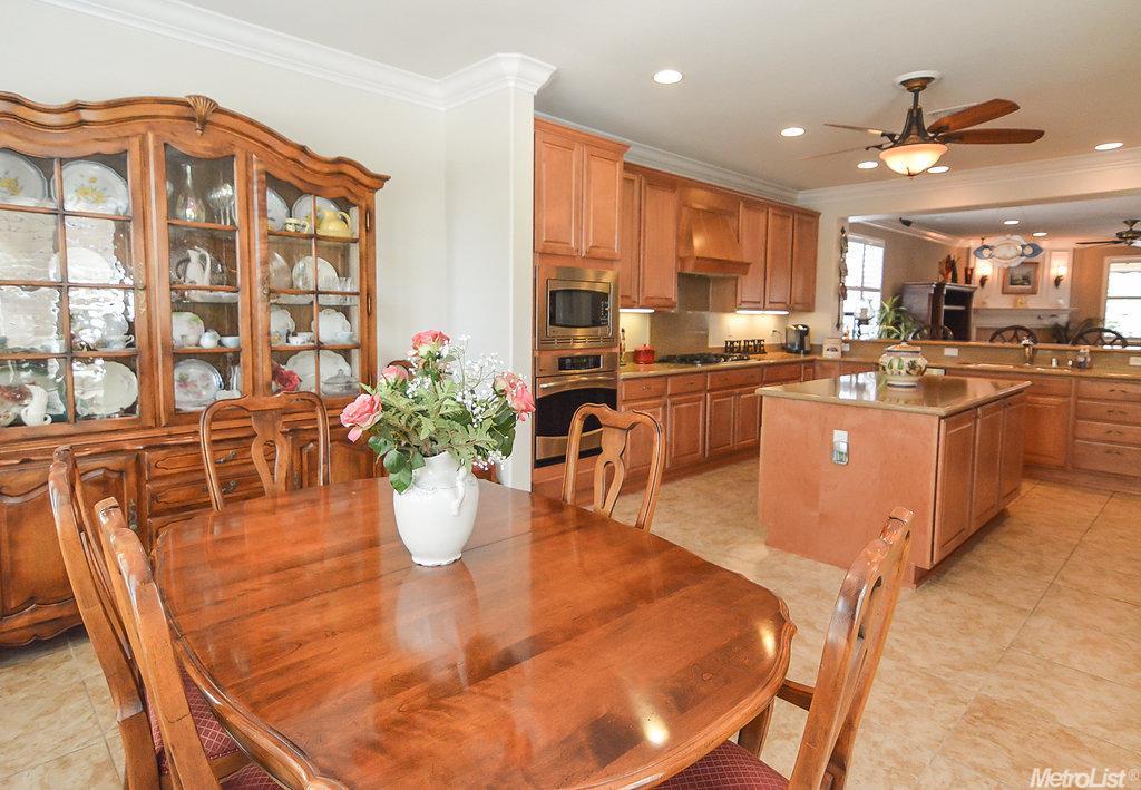 2332 Bellchase Dr, Manteca, CA 95336 photo 2