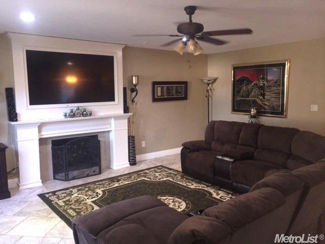 501 Lily Ct, Patterson, CA 95363 photo 4