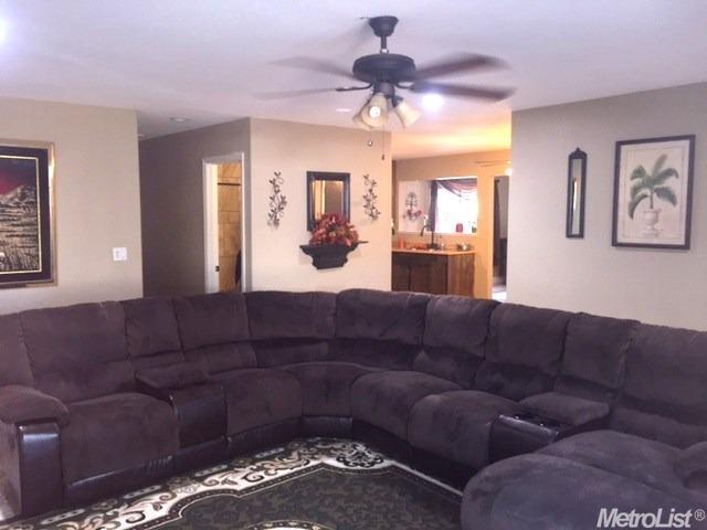 501 Lily Ct, Patterson, CA 95363 photo 5