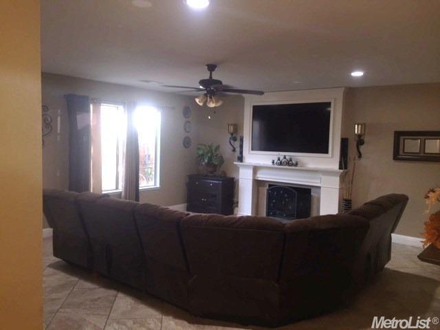 501 Lily Ct, Patterson, CA 95363 photo 6