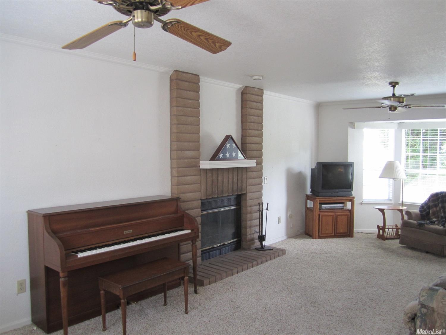 3821 Olivebranch Ln, Carmichael, CA 95608 photo 4