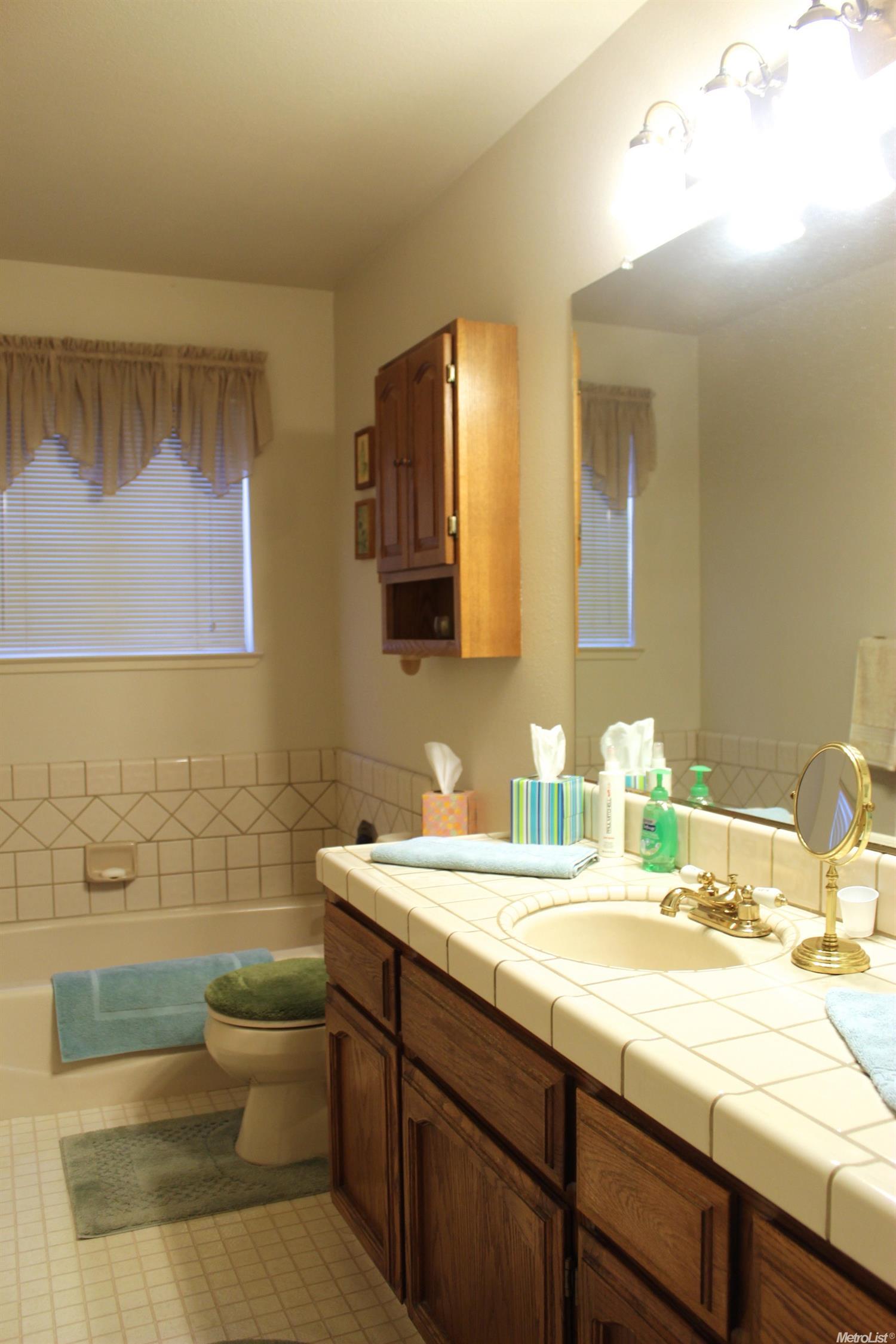 1043 Hartwick Ave, Turlock, CA 95382 photo 5