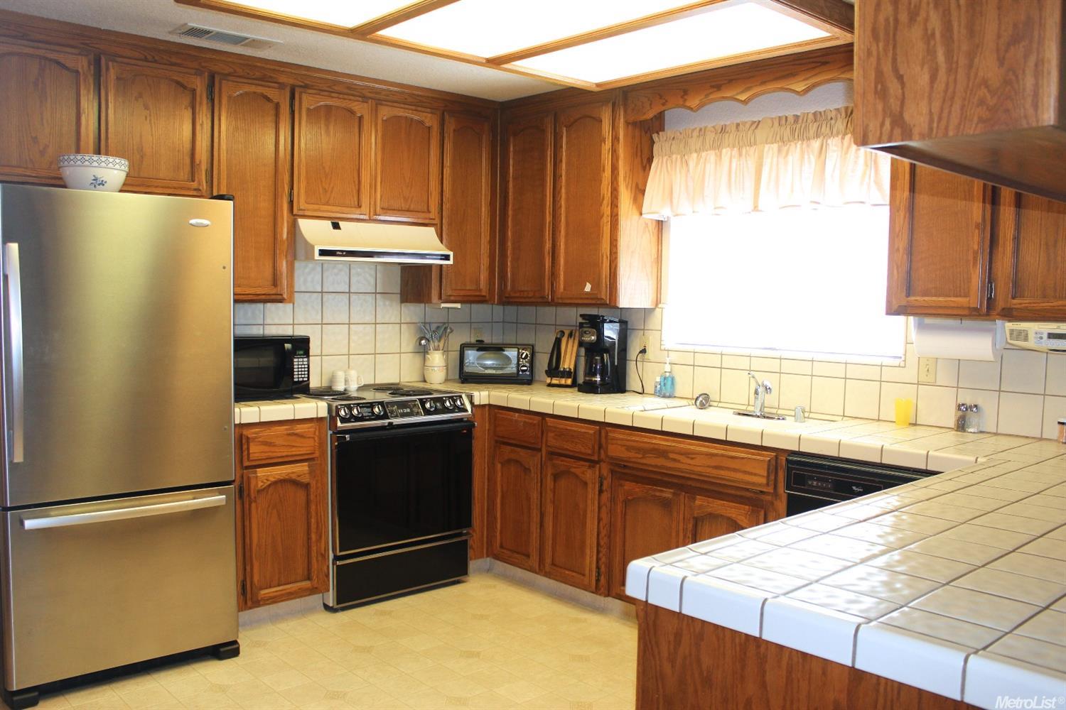 1043 Hartwick Ave, Turlock, CA 95382 photo 2