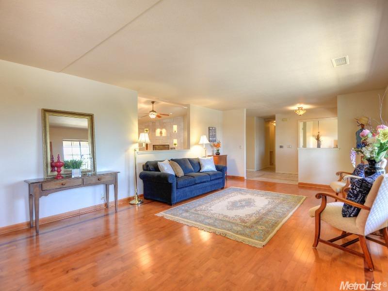 100 Echo Ct, Folsom, CA 95630 photo 4