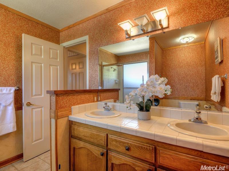 100 Echo Ct, Folsom, CA 95630 photo 17