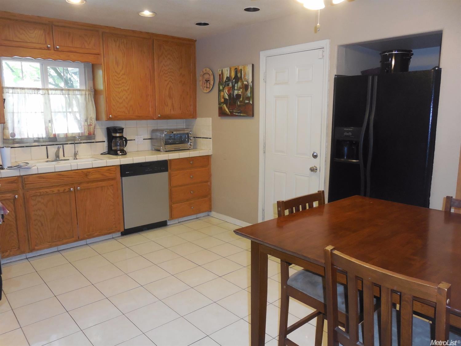 1616 Primrose Ln, Modesto, CA 95355 photo 3