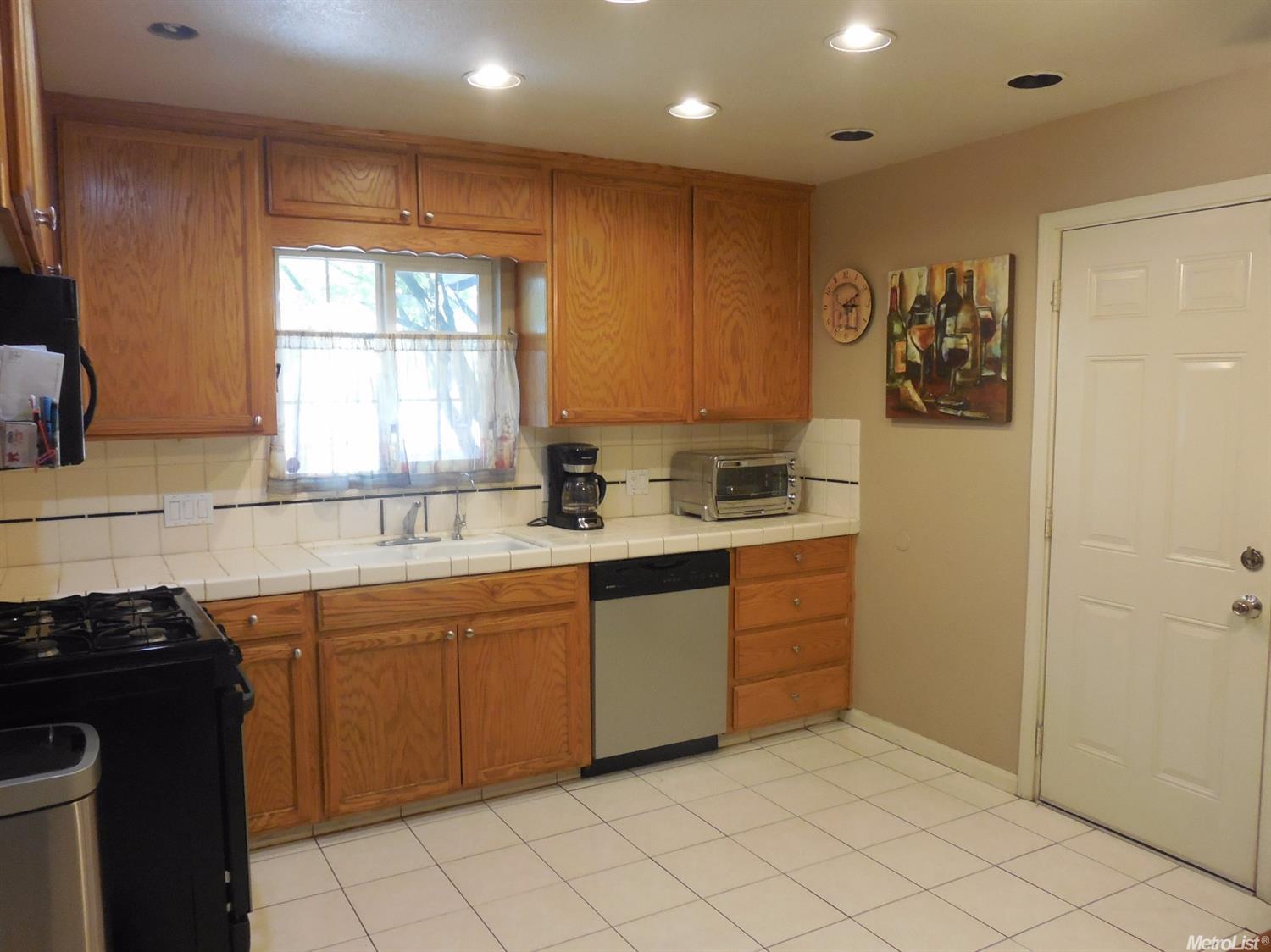 1616 Primrose Ln, Modesto, CA 95355 photo 2