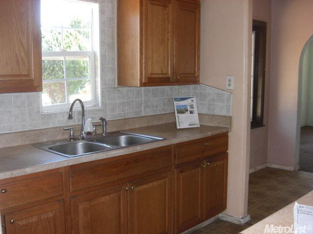 1209 Pelton, Modesto, CA 95351 photo 2