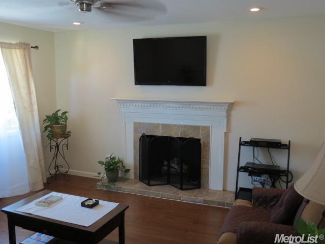4353 Twain Dr, Olivehurst, CA 95961 photo 2