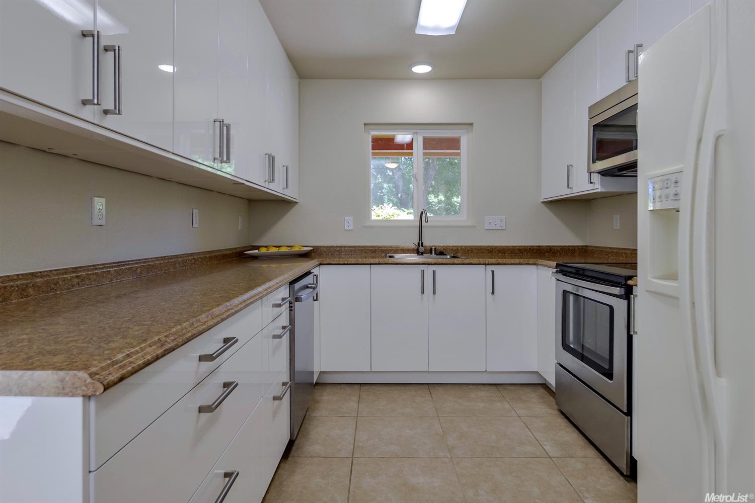 1406 Spruce Ln, Davis, CA 95616 photo 3