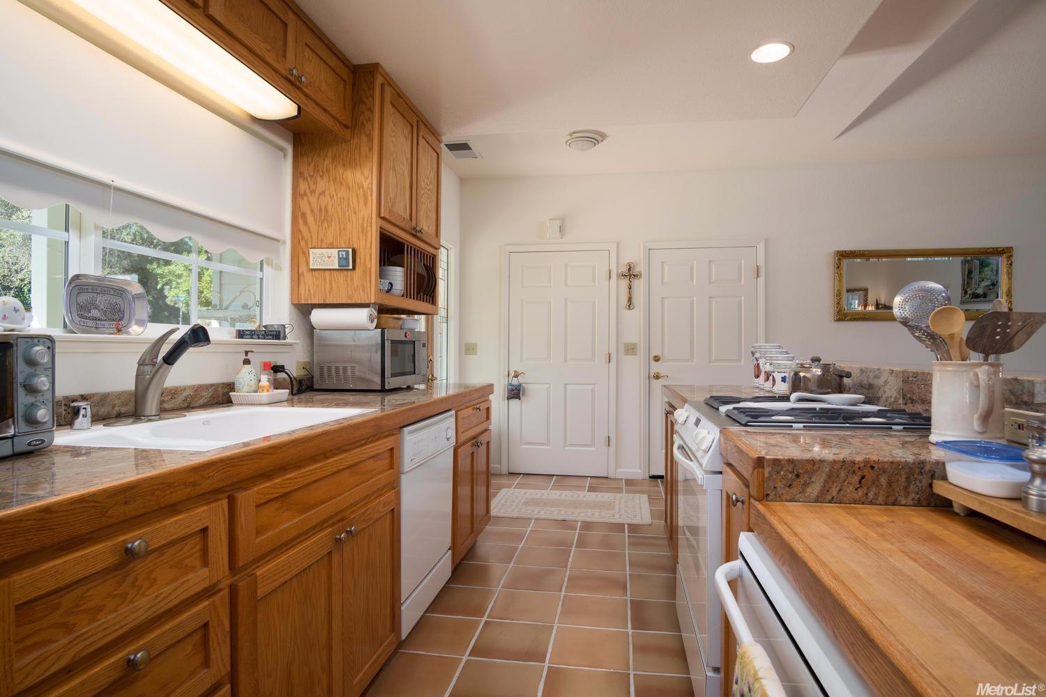 341 Lowe, Jackson, CA 95642 photo 5