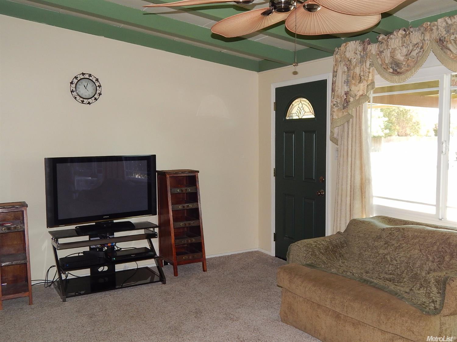 1403 Mitchell Ave, Escalon, CA 95320 photo 3