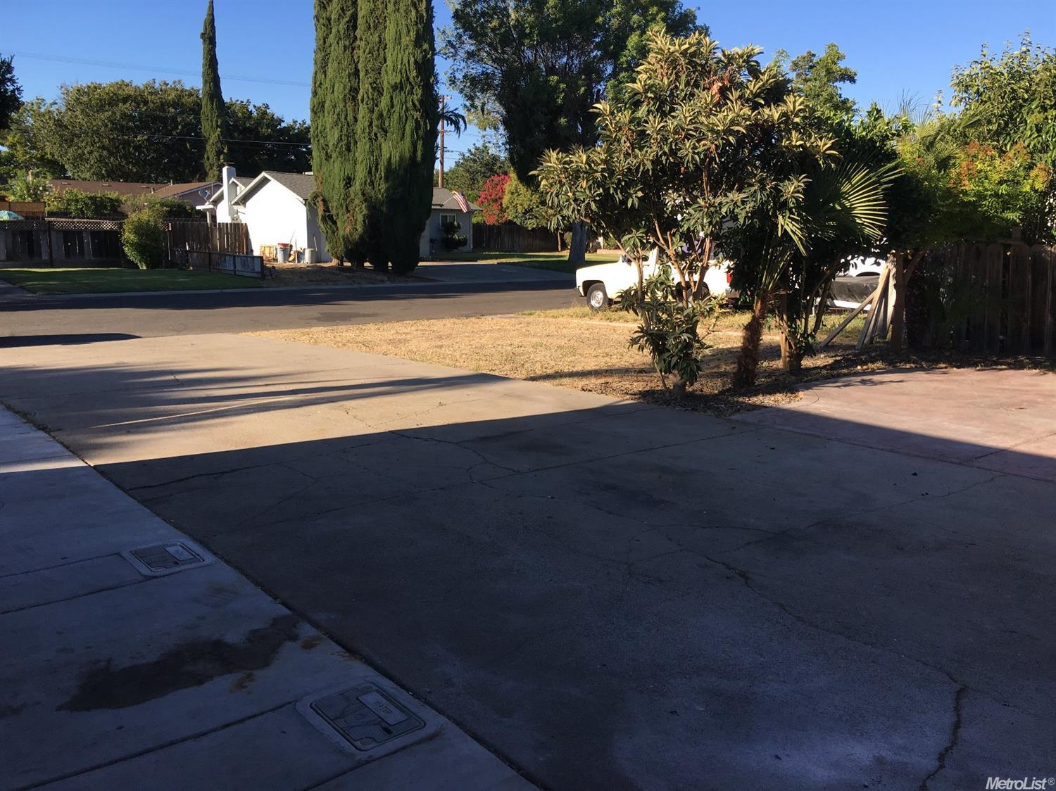 1608 Couchman Ln, Modesto, CA 95355 photo 3
