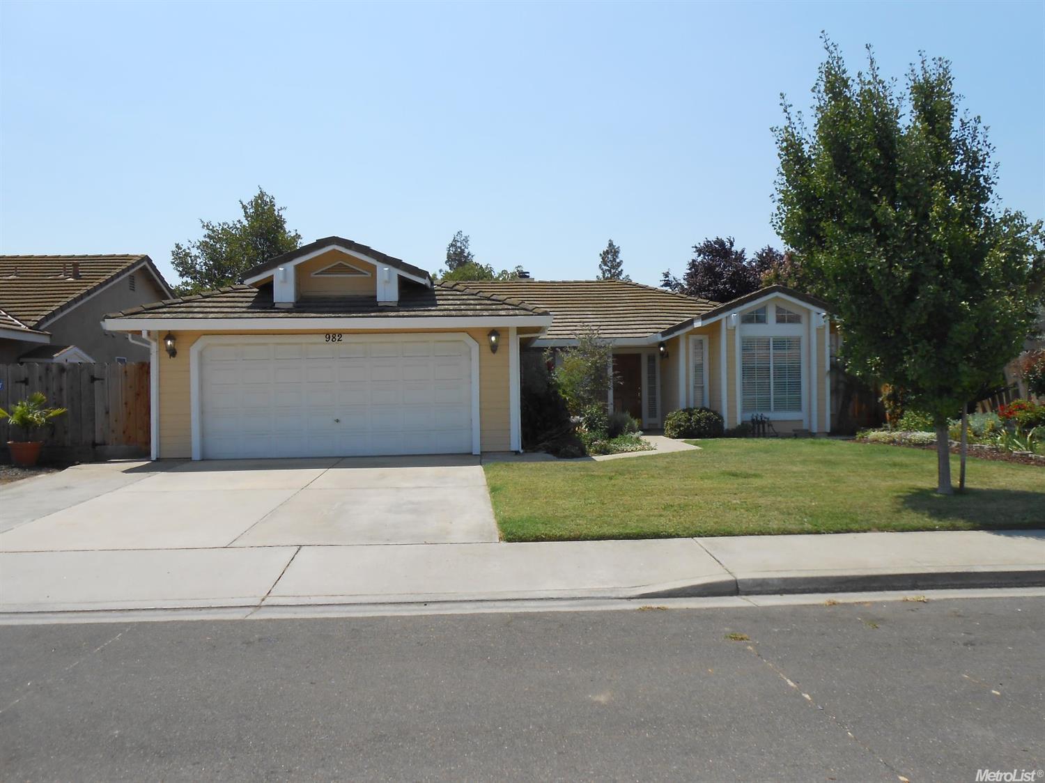 982 W Springer Dr, Turlock, CA 95382 photo 1
