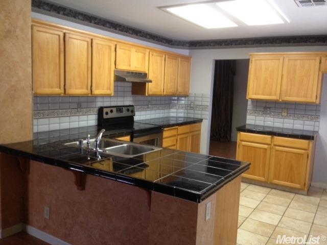 3905 Dillingham Ave, Modesto, CA 95357 photo 4