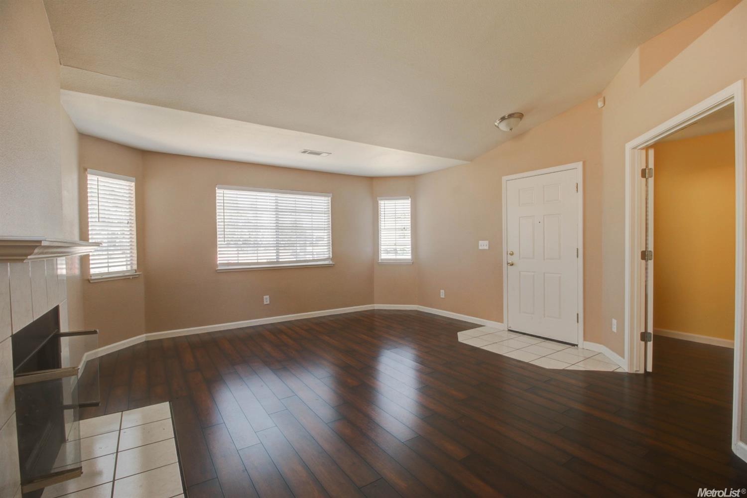 217 Yosemite Meadows Dr, Modesto, CA 95357 photo 2