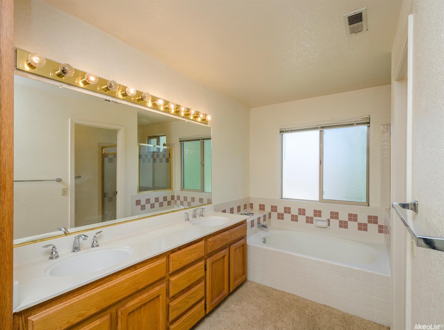 8258 Pinefield, Antelope, CA 95843 photo 16