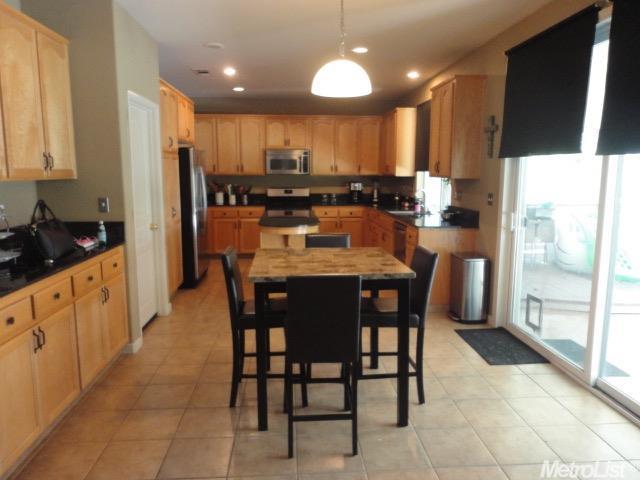 1766 Savory Dr, Manteca, CA 95337 photo 4