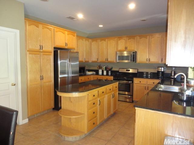 1766 Savory Dr, Manteca, CA 95337 photo 3