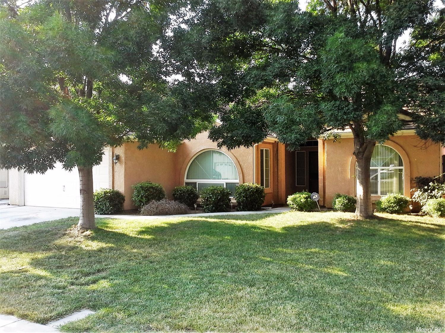 1705 Via Milano, Gustine, CA 95322 photo 2