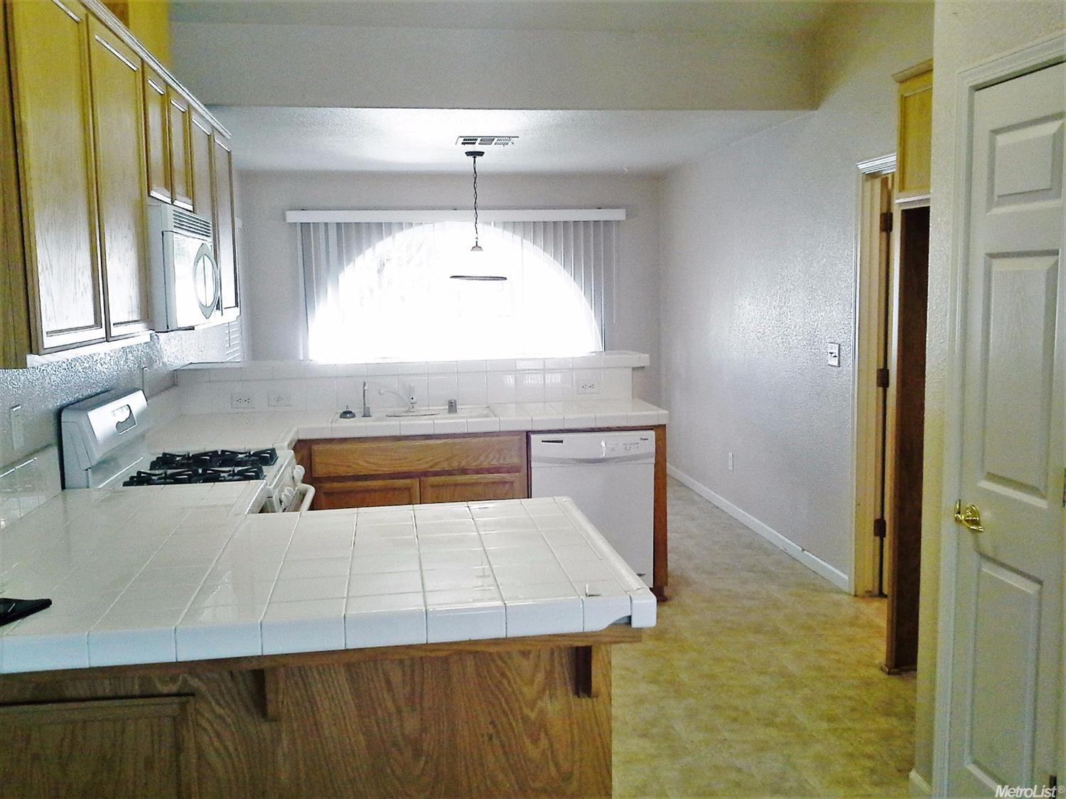 1705 Via Milano, Gustine, CA 95322 photo 6