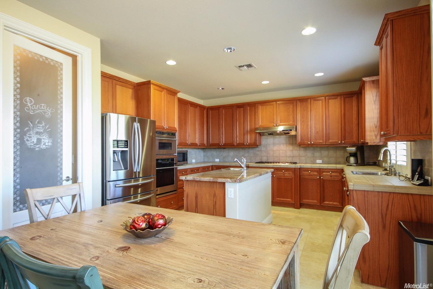 1831 Caversham Way, Folsom, CA 95630 photo 8