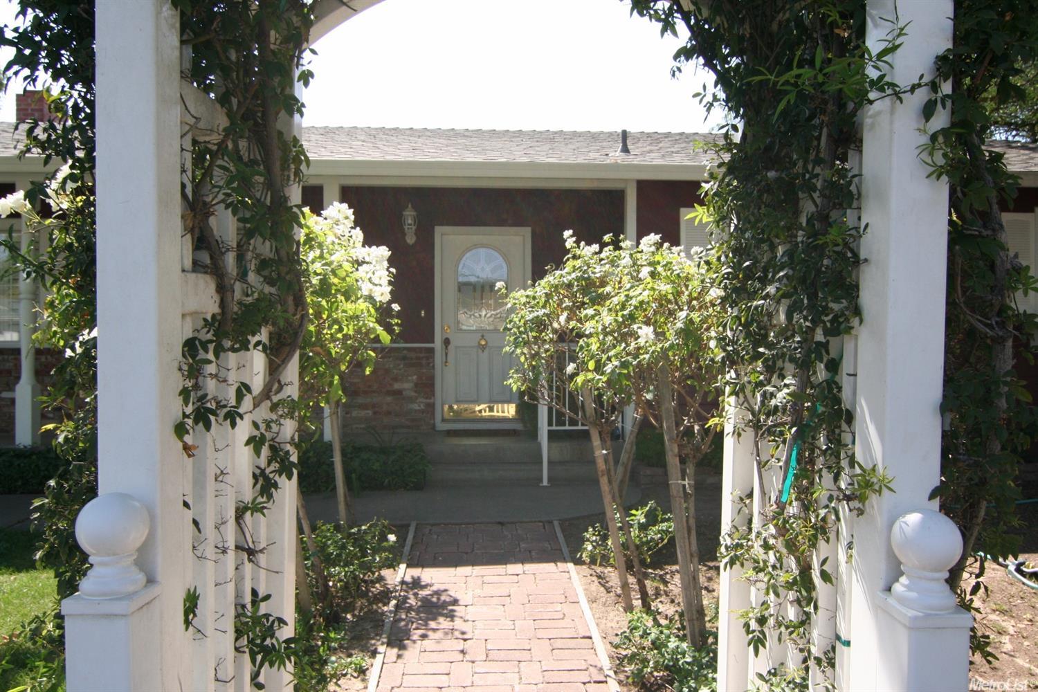 2413 Codding Dr, Modesto, CA 95350 photo 2