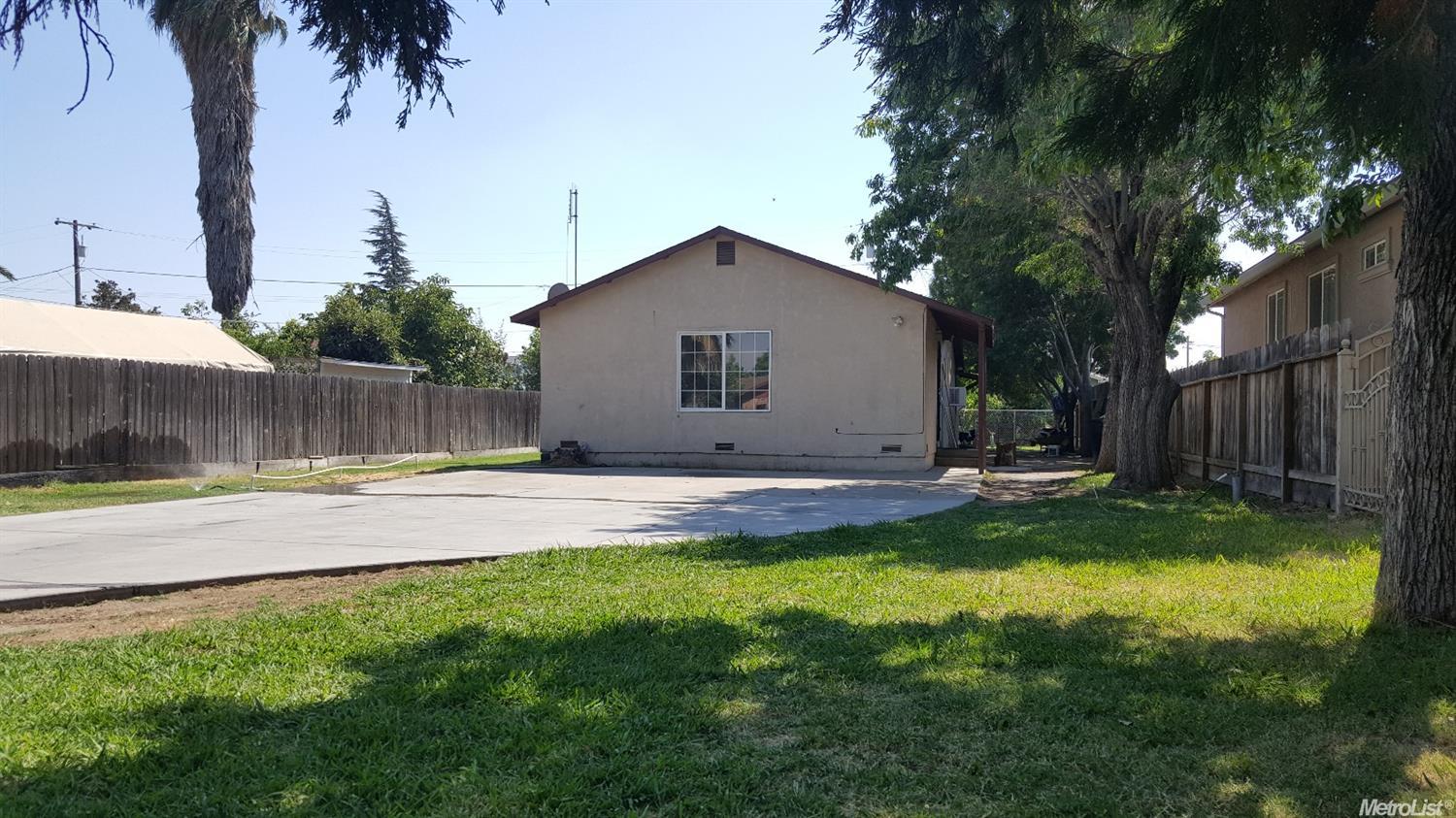 71 Division St, Planada, CA 95365 photo 2