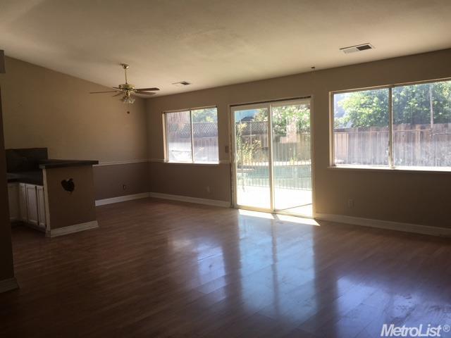 806 Agusta Dr, Lathrop, CA 95330 photo 2