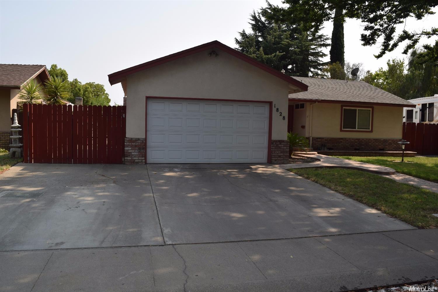 1828 Langton Ln, Modesto, CA 95350 photo 2