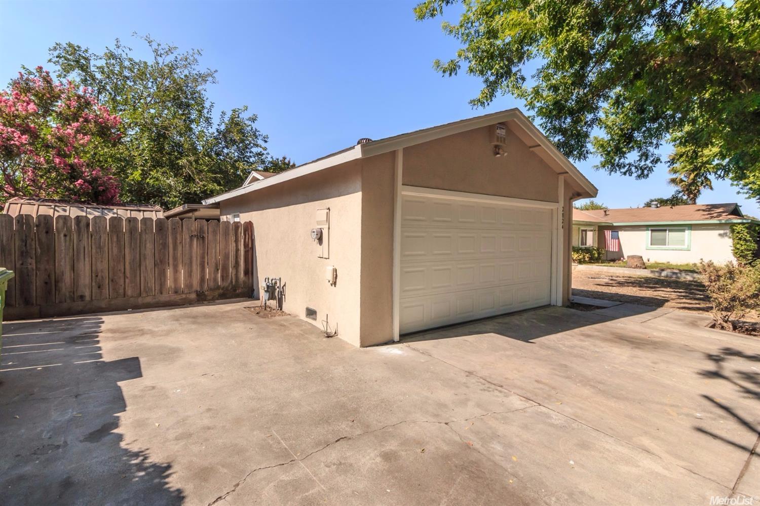 2824 Bateman Ln, Modesto, CA 95354 photo 3