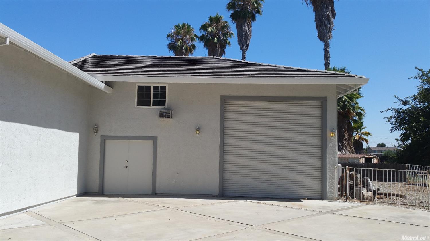 28025 Traina Ct, Tracy, CA 95304 photo 2