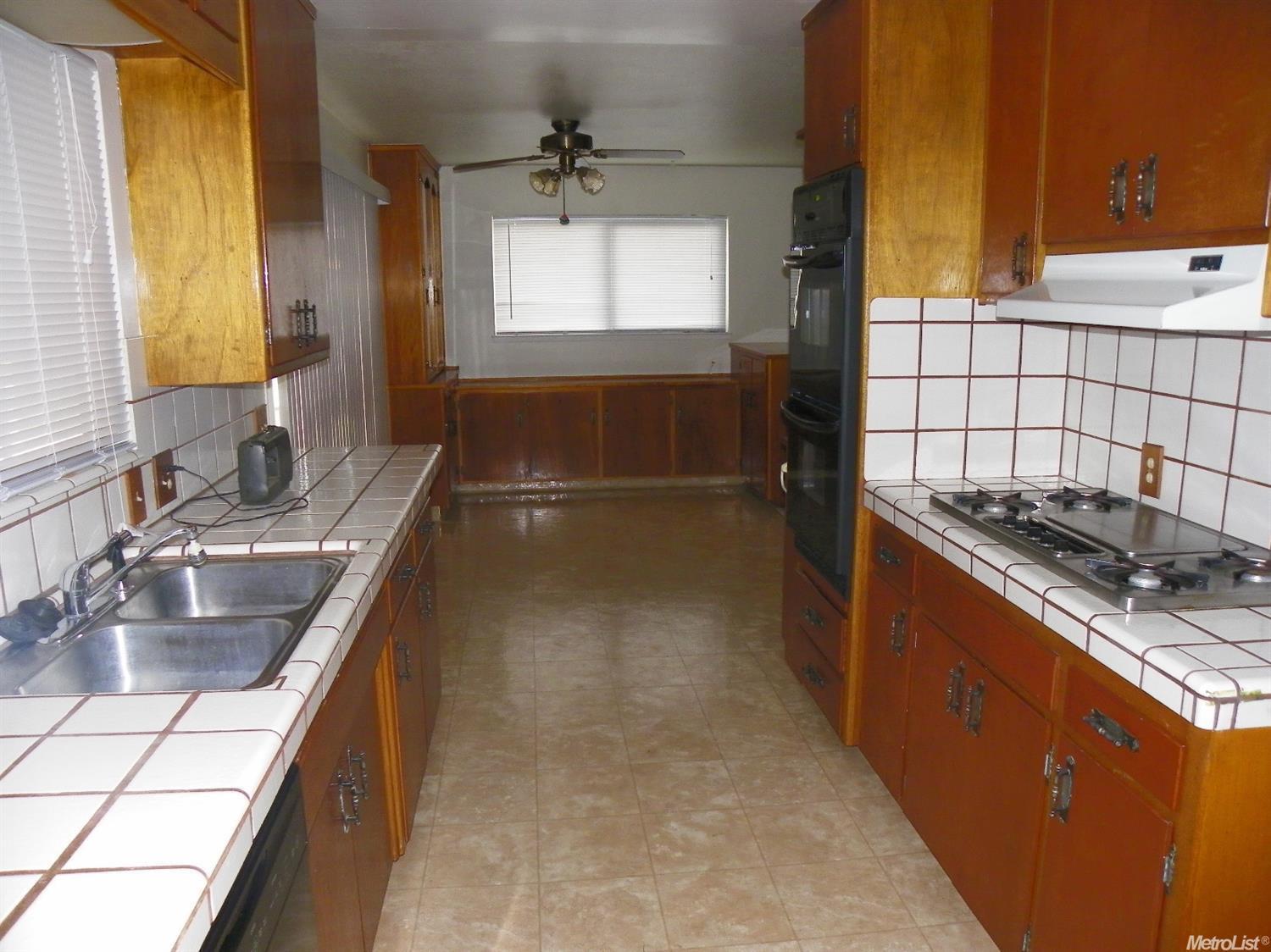 1306 Aurora St, Modesto, CA 95351 photo 9
