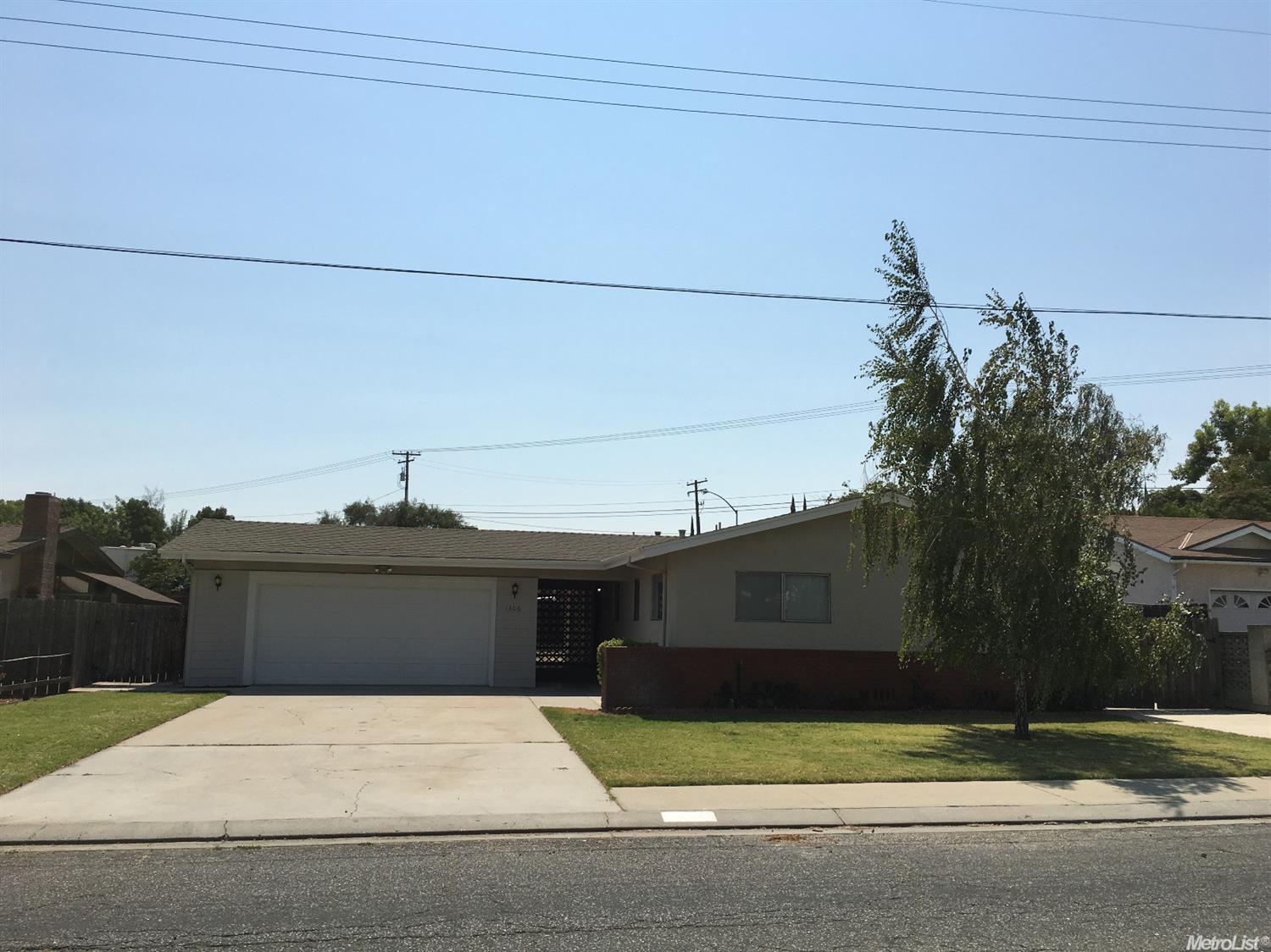 1306 Aurora St, Modesto, CA 95351 photo 2