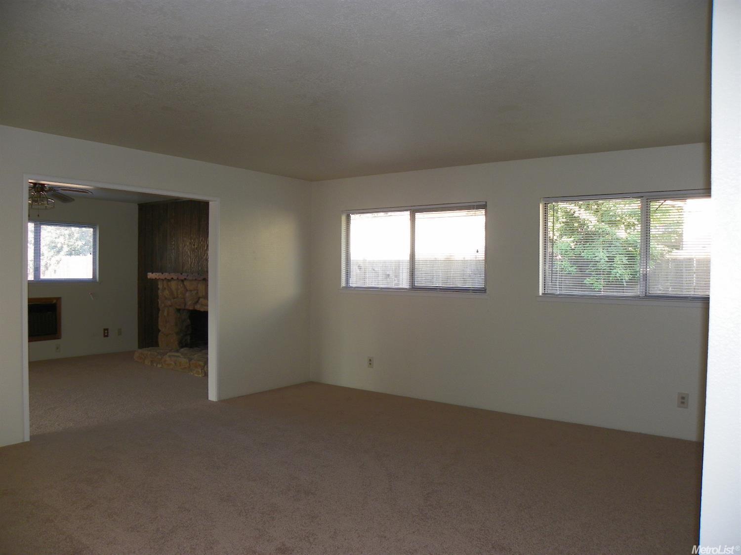 1306 Aurora St, Modesto, CA 95351 photo 4