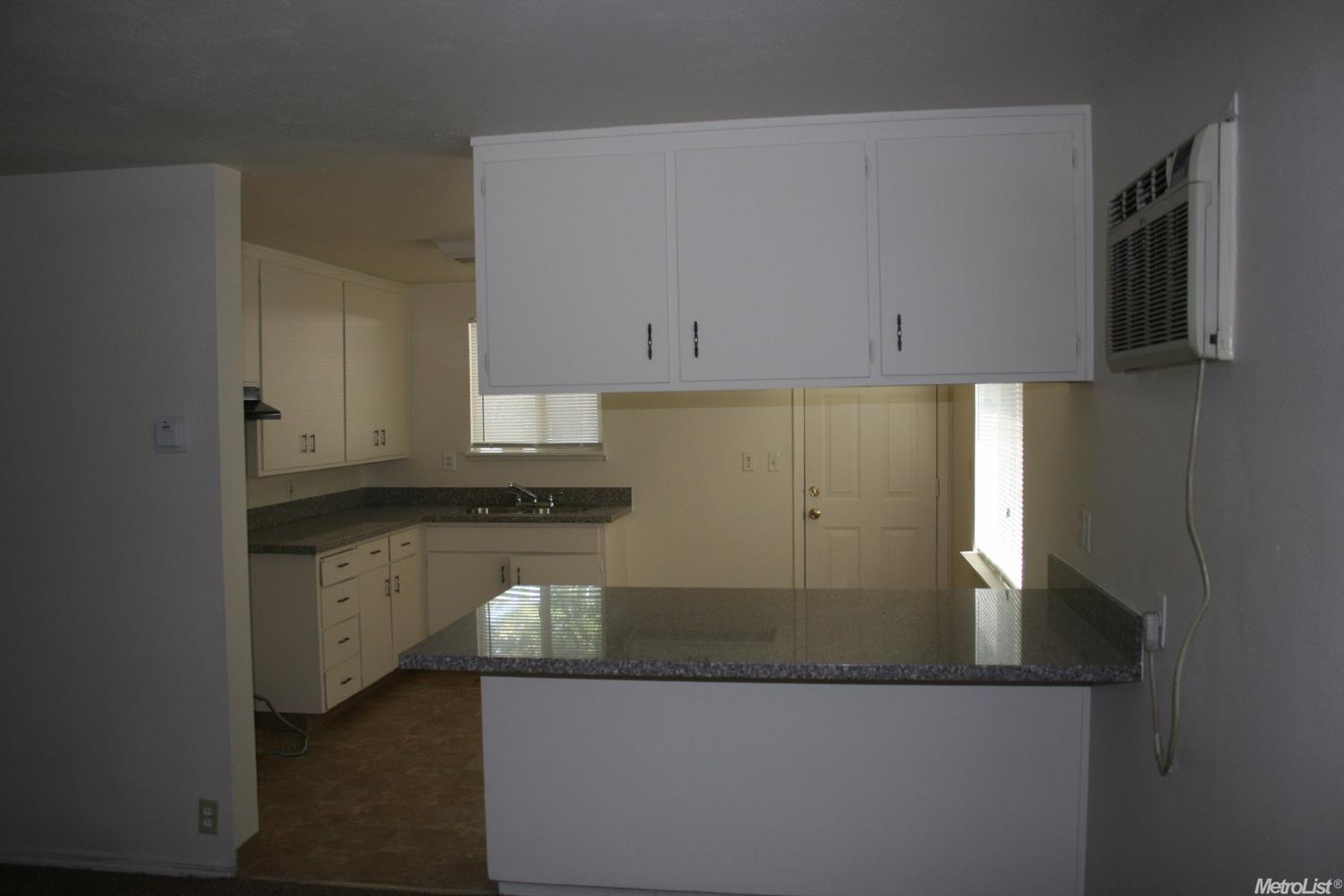 1018 Gemini Ct, Modesto, CA 95355 photo 2