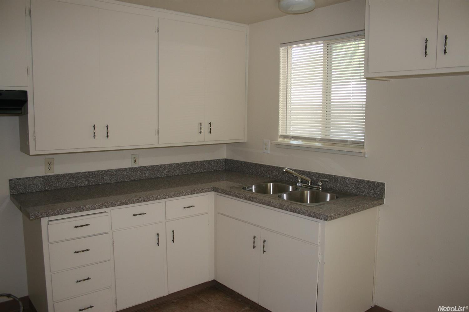 1018 Gemini Ct, Modesto, CA 95355 photo 4