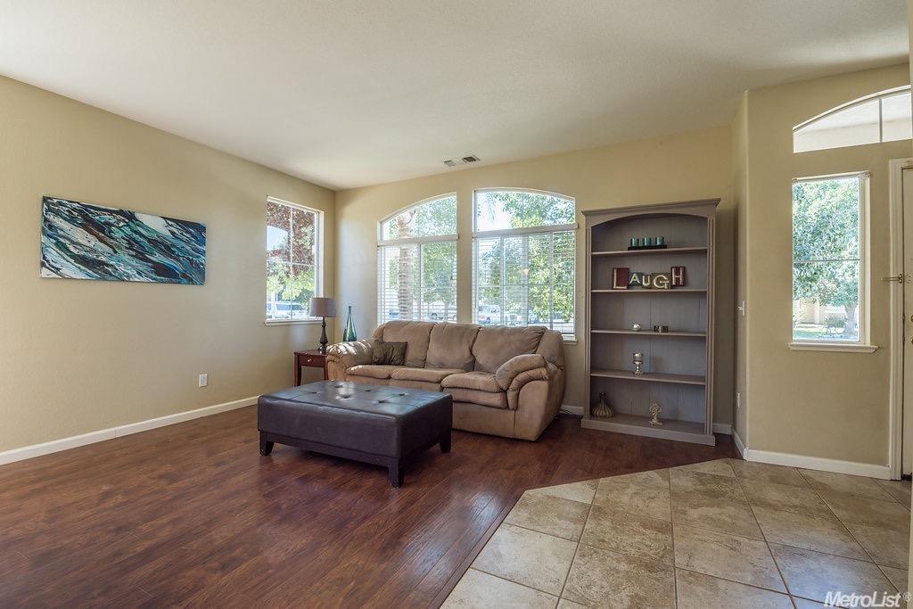 517 Dimensions St, Modesto, CA 95356 photo 4