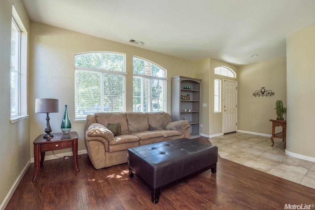 517 Dimensions St, Modesto, CA 95356 photo 3