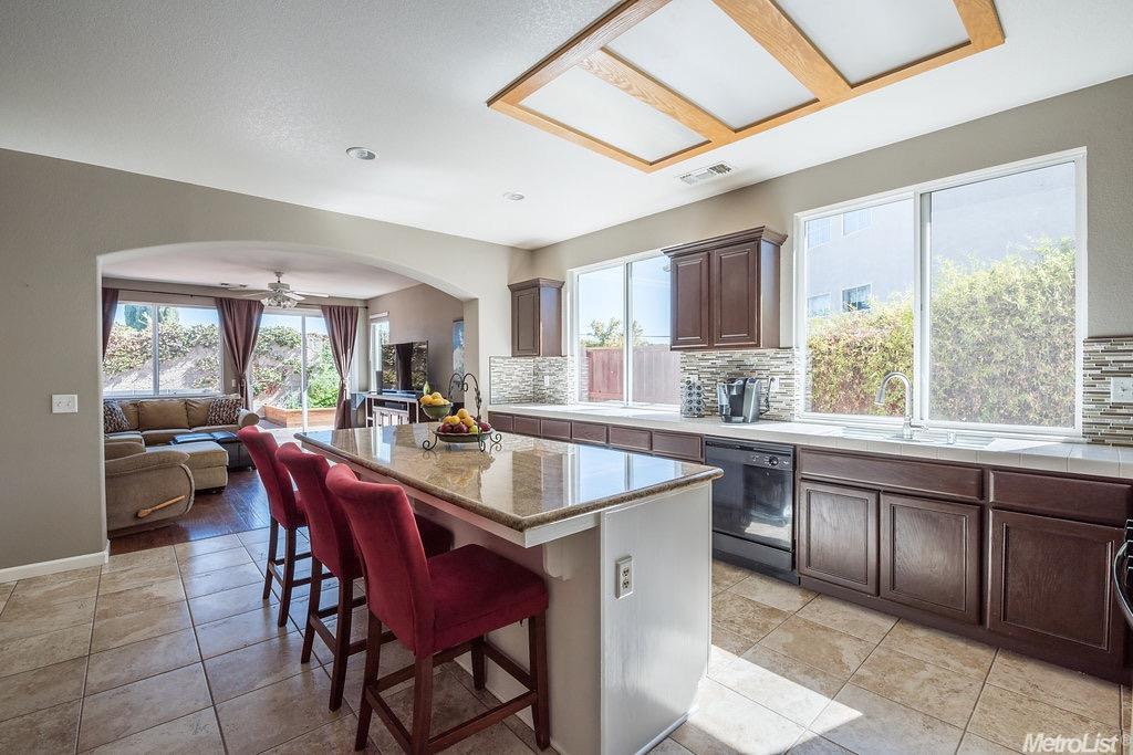 517 Dimensions St, Modesto, CA 95356 photo 8