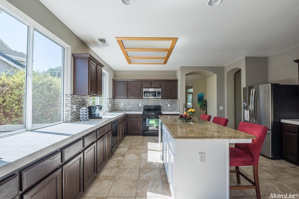 517 Dimensions St, Modesto, CA 95356 photo 9