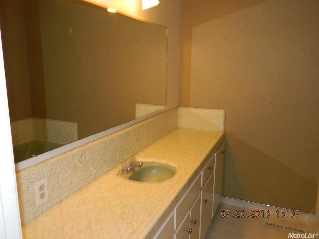 938 Van Ct, Ripon, CA 95366 photo 11