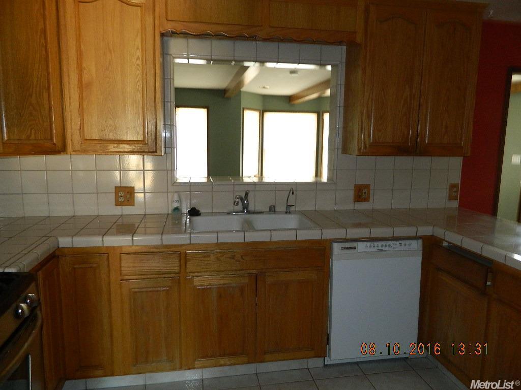 938 Van Ct, Ripon, CA 95366 photo 6