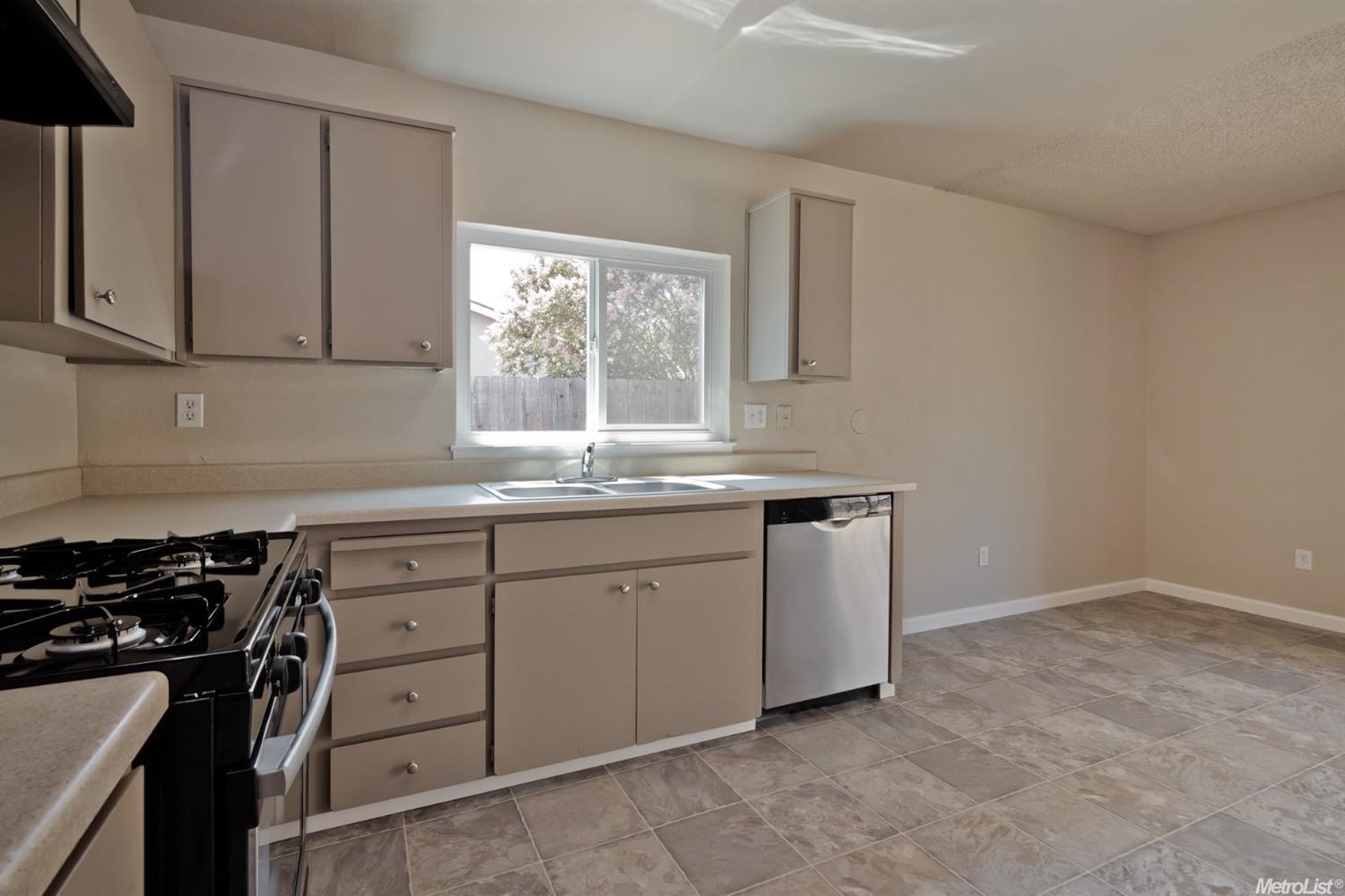 1441 Entrada Way, Modesto, CA 95355 photo 9