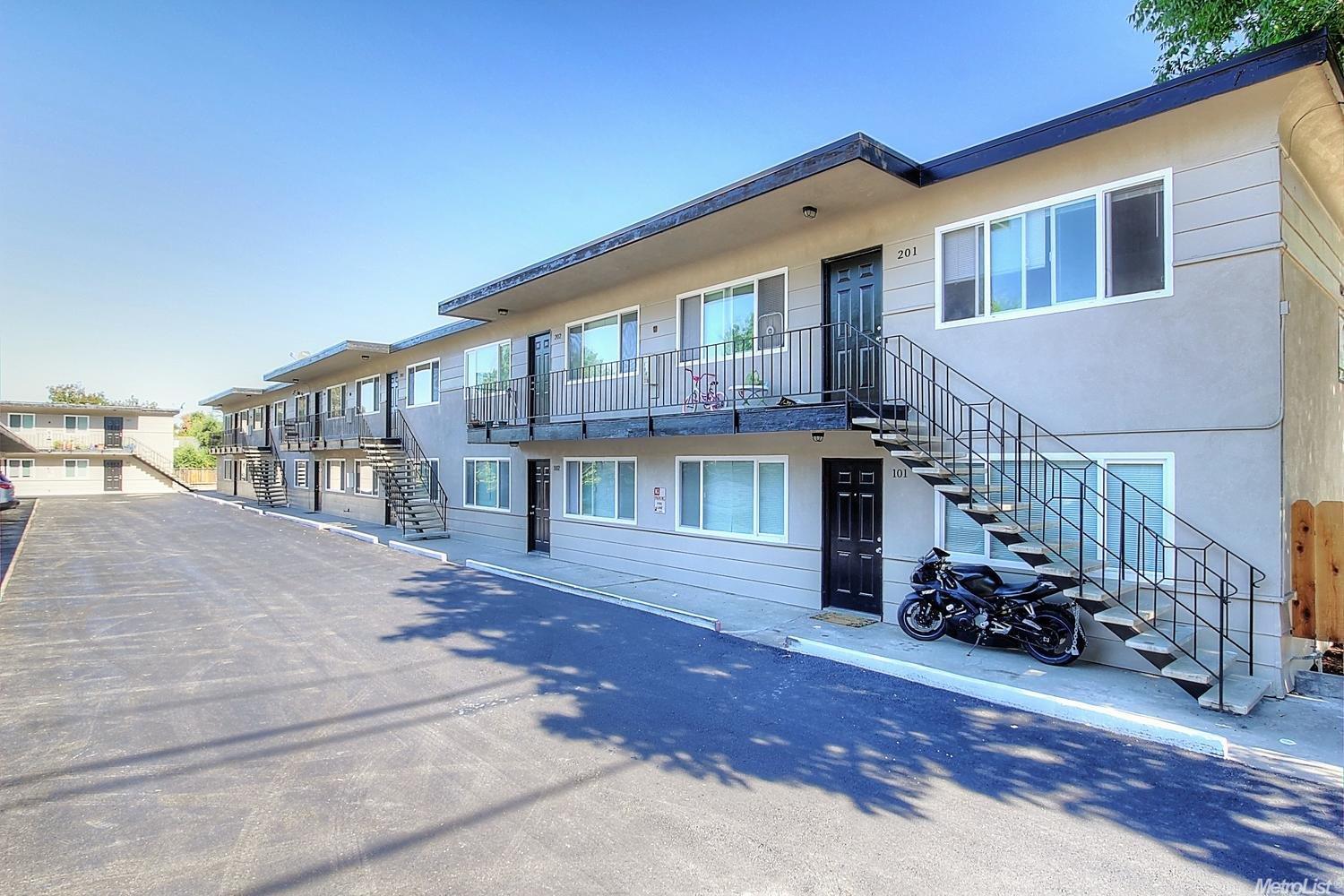 623 Tully Rd, Modesto, CA 95350 photo 2