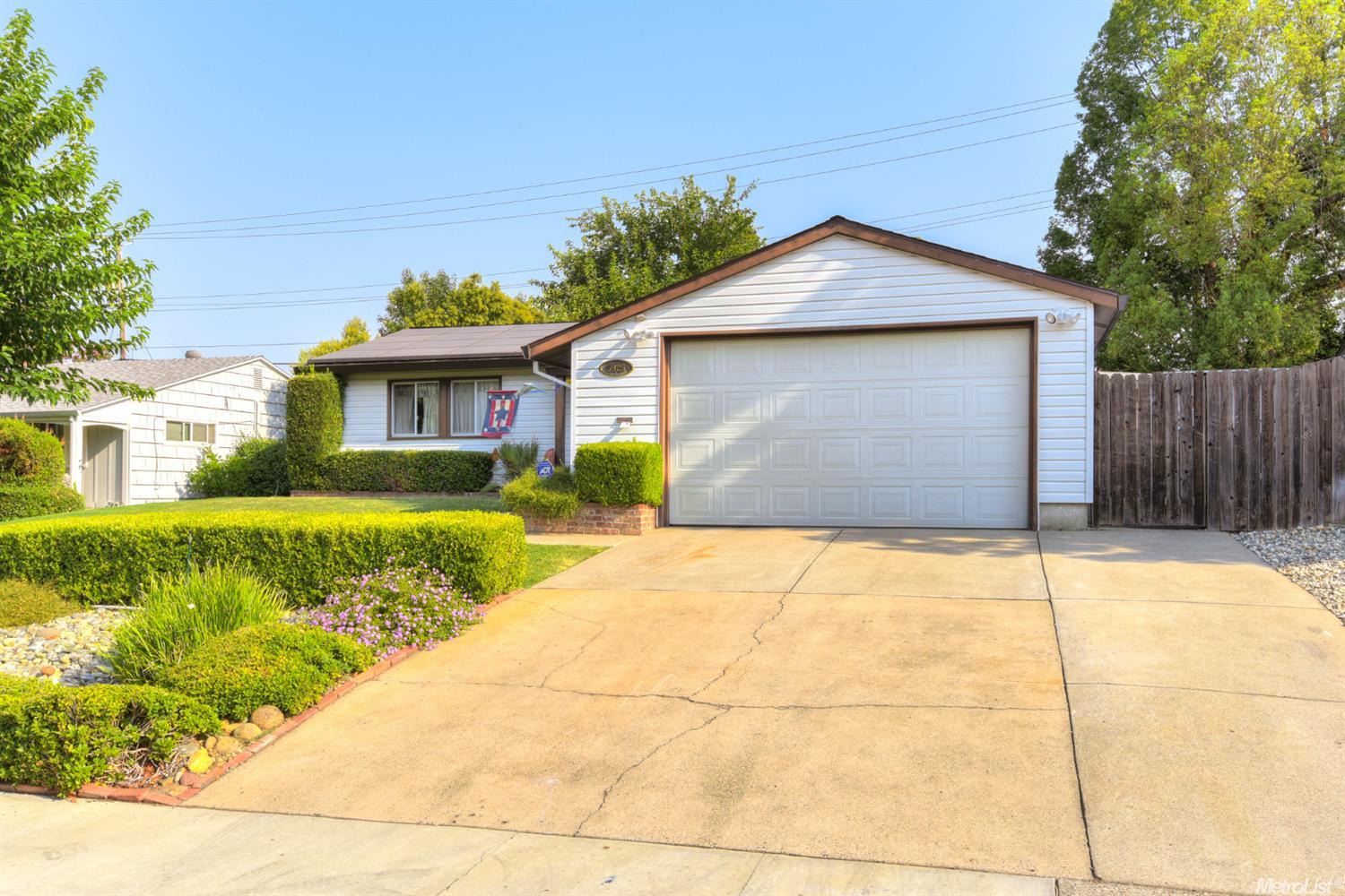 5925 Ellerslee Dr, Carmichael, CA 95608 photo 2