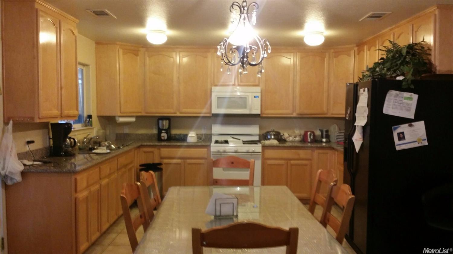 8813 Wilson St, Patterson, CA 95363 photo 2