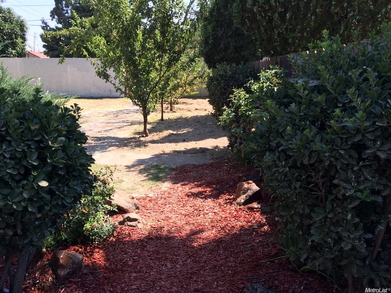 1320 F St, Livingston, CA 95334 photo 4