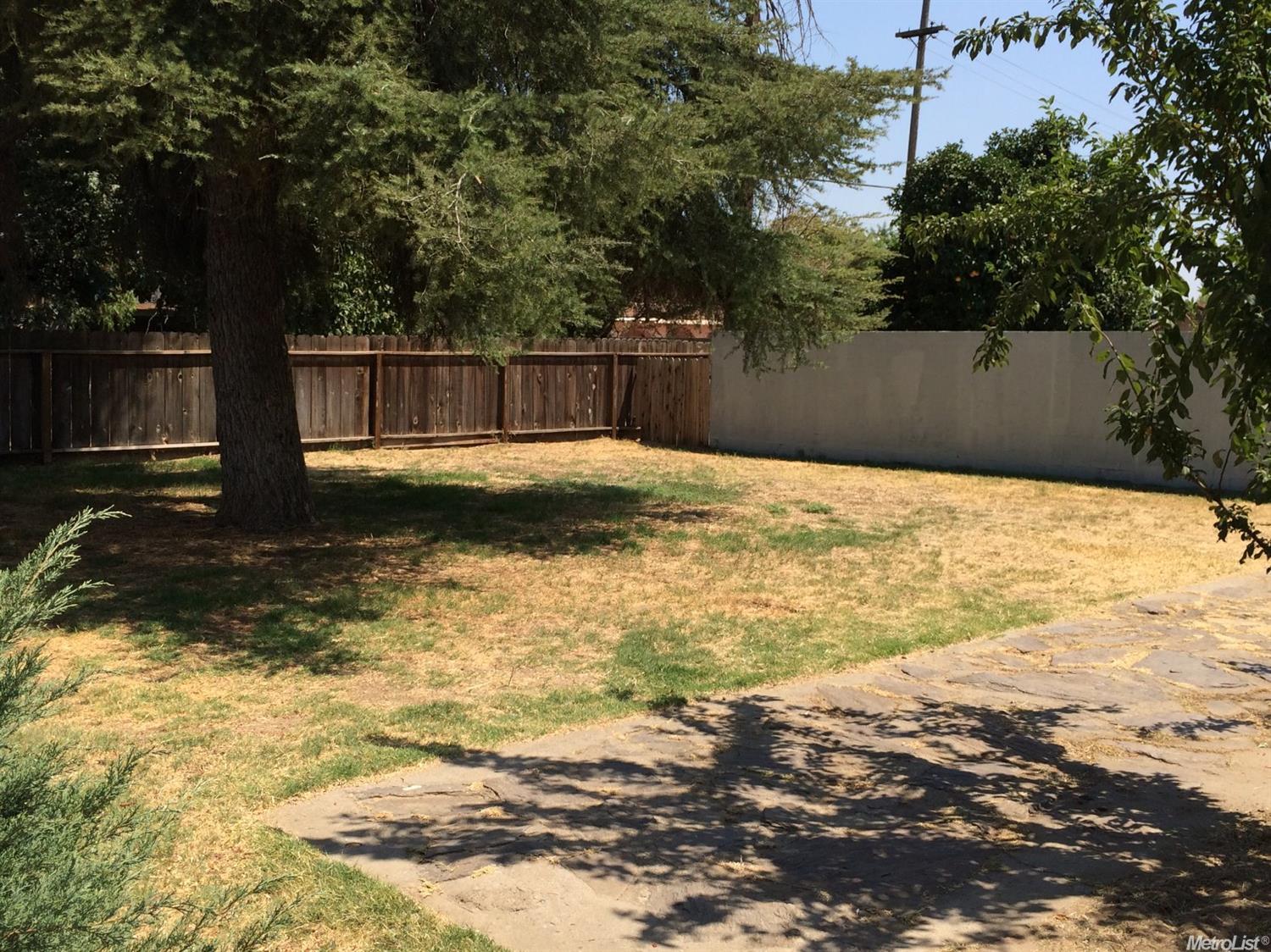 1320 F St, Livingston, CA 95334 photo 5