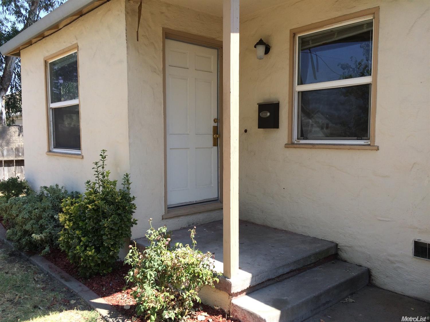 1320 F St, Livingston, CA 95334 photo 3